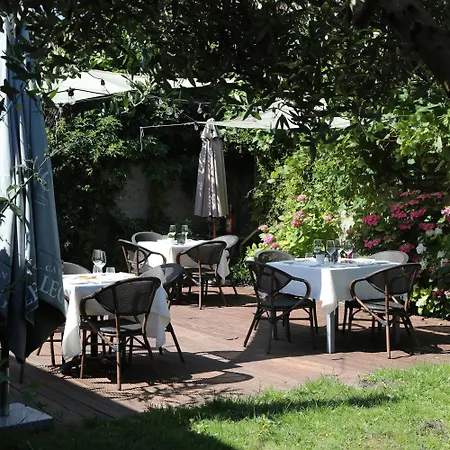 A Casa Bed & Breakfast 2*